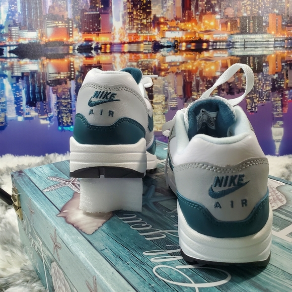 Nike Air Max 1 LV8 - Picture 10 of 16